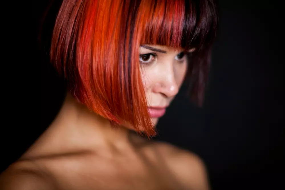 Chica con color en pelo
